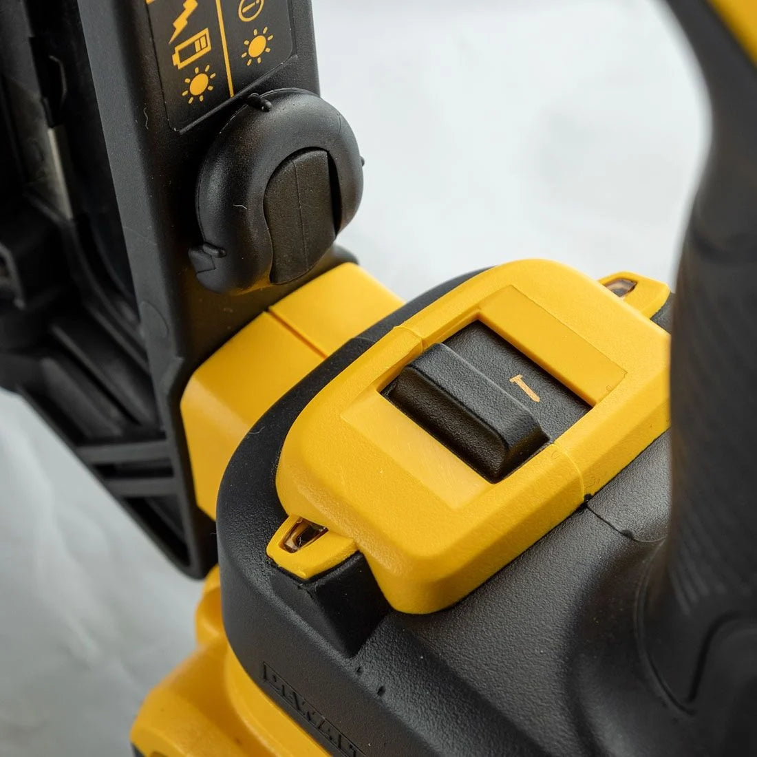 DeWalt DCN660N - XR Brushless Second Fix Nailer - 18V - Body Only