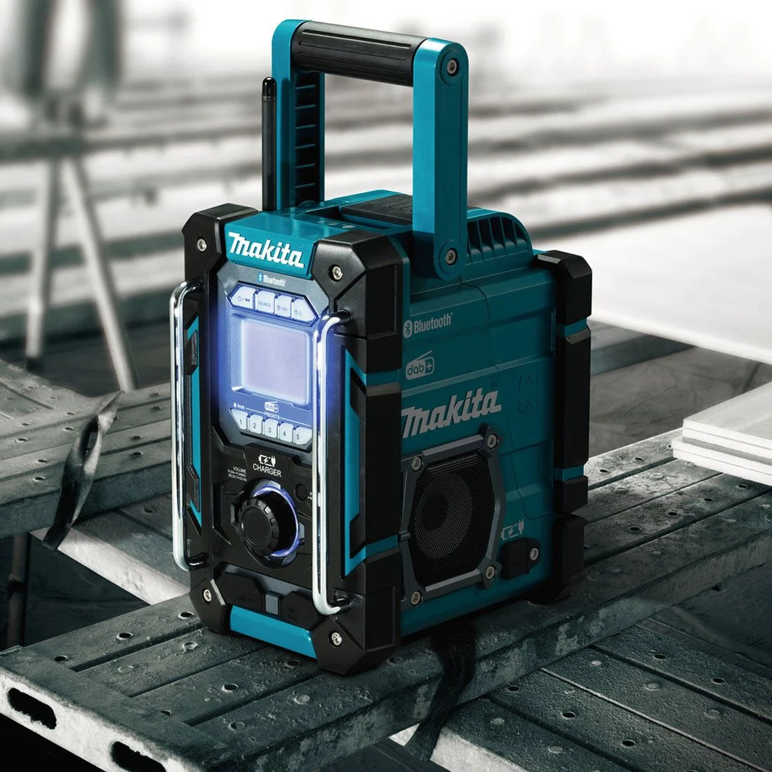 Makita DMR301 Site Radio DAB/DAB+ (12Vmax -18V Li-ion only) BLUE Bluetooth, Mobile USB Charging & Battery Charging